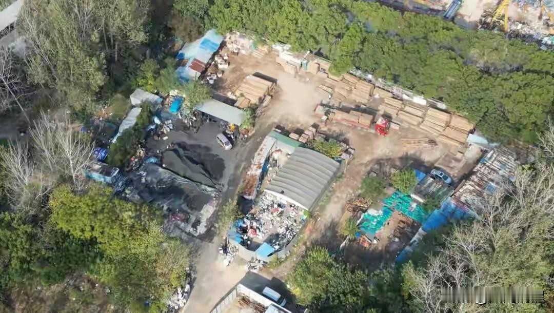 南京有个二桥公园，当年花2.6亿建的，占地13.8万㎡，不算小了，以前是市民休闲