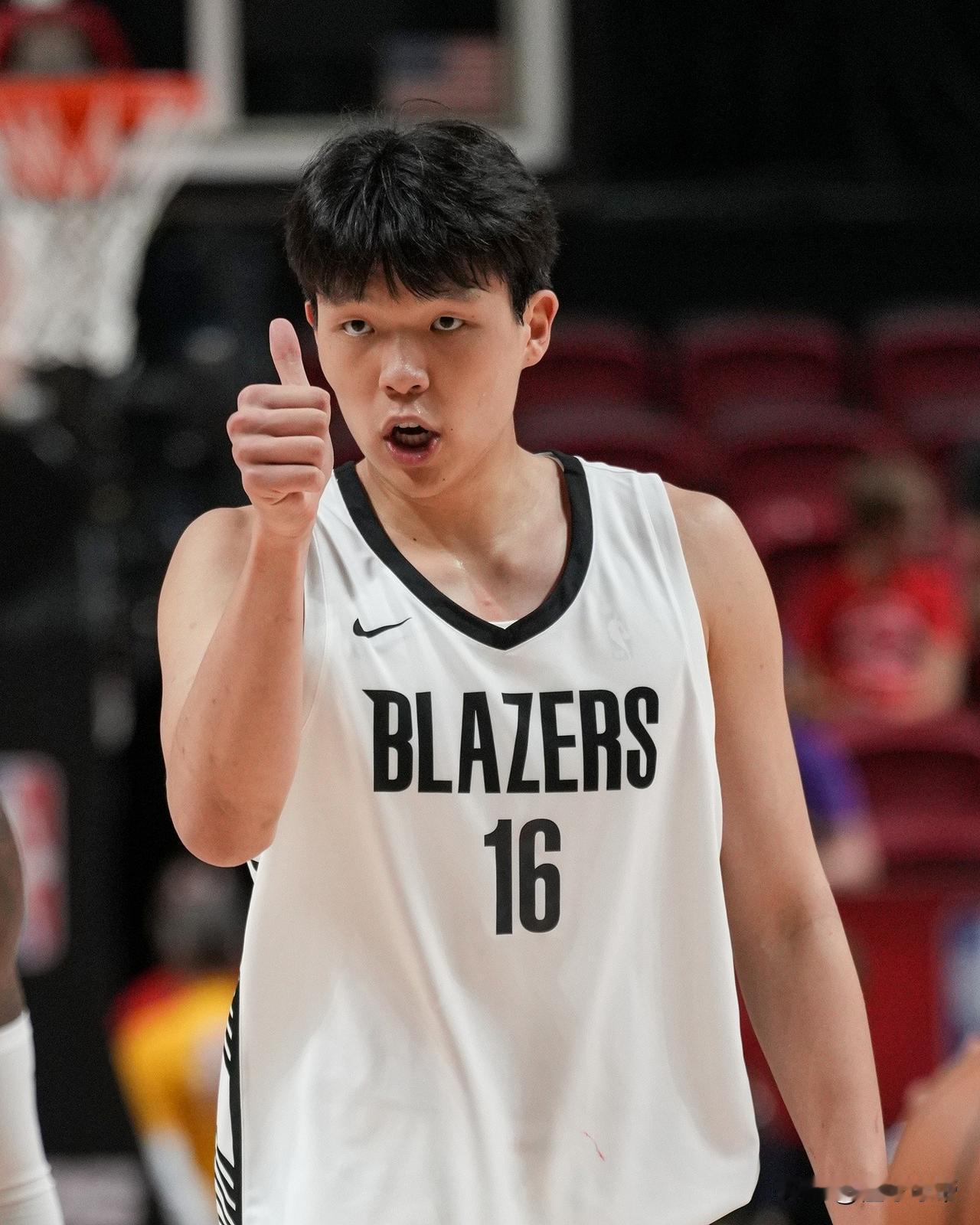 比状元弗拉格更强，杨瀚森拿到NBA生涯第一分!在今天开开拓者与森林狼的比赛中