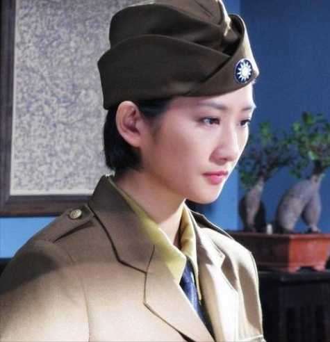 1938年，41岁戴笠借口加班，把秘书余淑衡，带到了卧室，戴笠递给她一杯咖啡说：