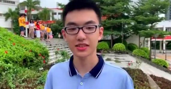 常书杰以690分考入北大，却因沉迷游戏被劝退！父母绝望，亲友嘲笑他。然而，202