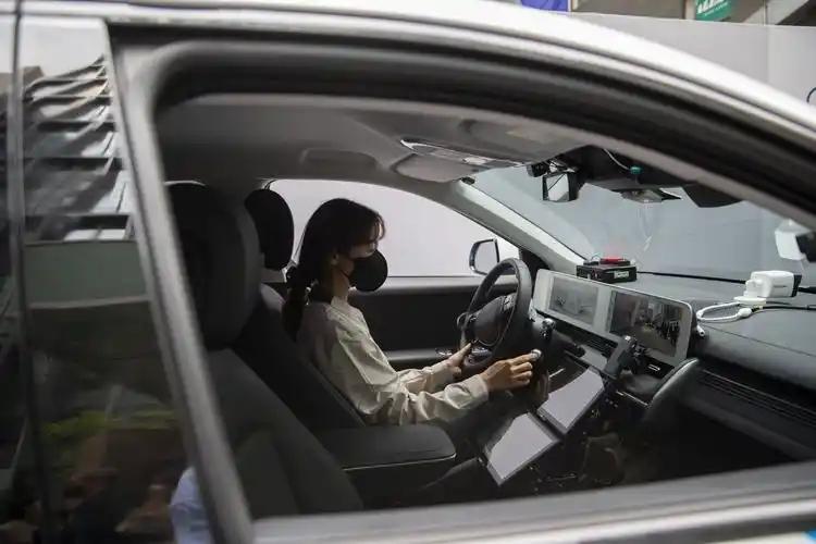 别再盲目追捧自动驾驶！当下仅为人机共驾辅助模式，2030年行业巨变或将重