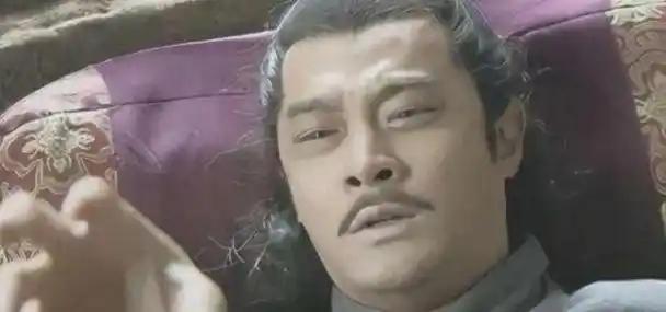 周瑜临终前，仰天长叹道：“既生瑜，何生亮！”说完便气绝身亡。诸葛亮得知周瑜死讯