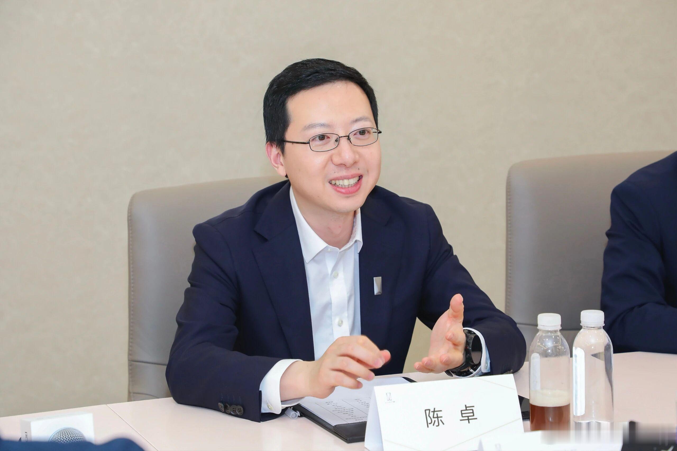 长安汽车两名高管升任副总裁新车情报局日前，长安汽车发布公告称，公司董事会同意聘