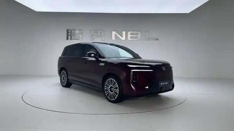 腾势N8L闪充版上市，这消息一出来就炸锅了。它搭载的云辇-C智能阻尼车身控制系统