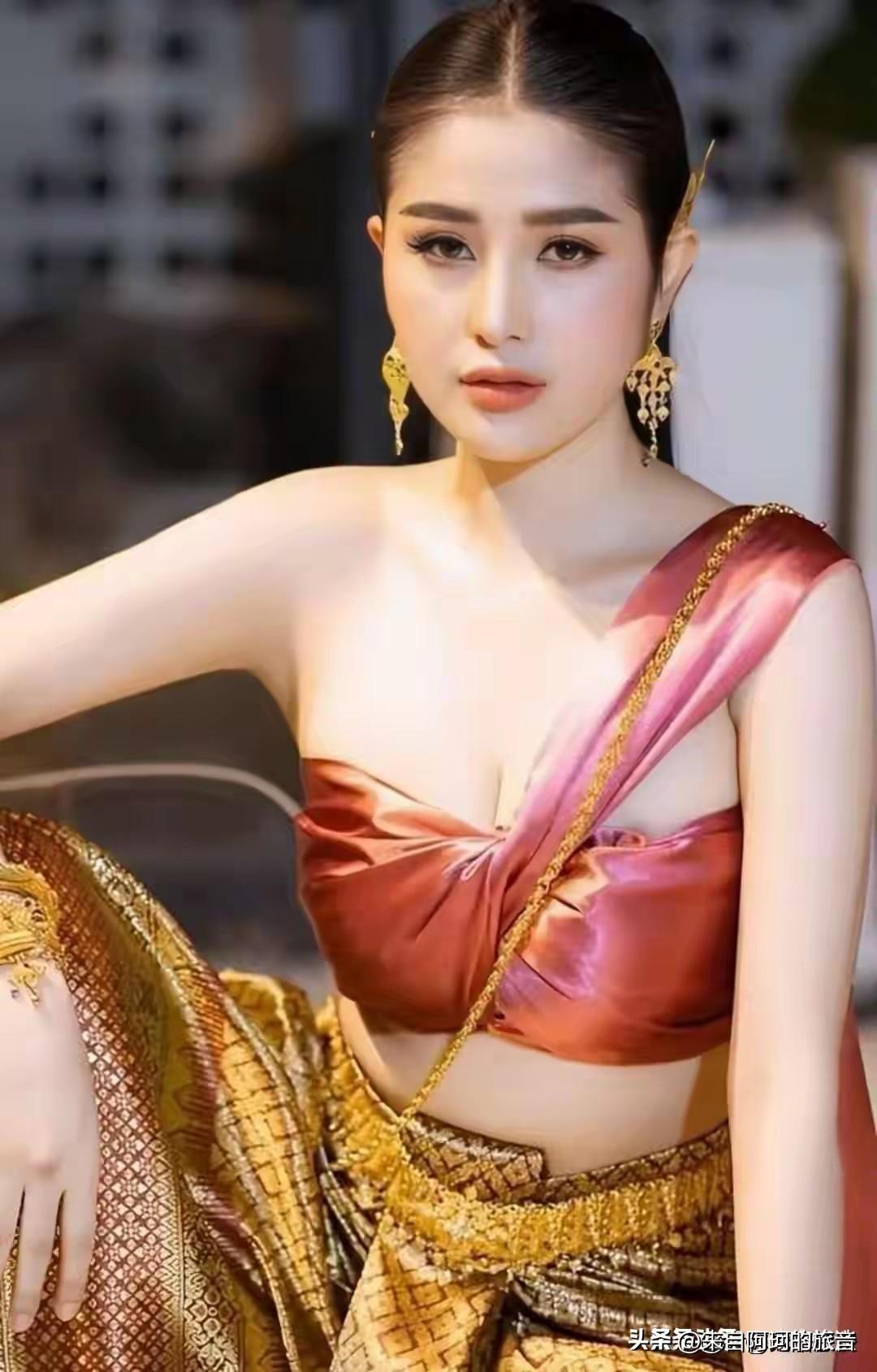 阿努廷坐上总理位子那天，曼谷唐人街没放鞭炮。他爹当年修机场跑道的时候唐人街放过。