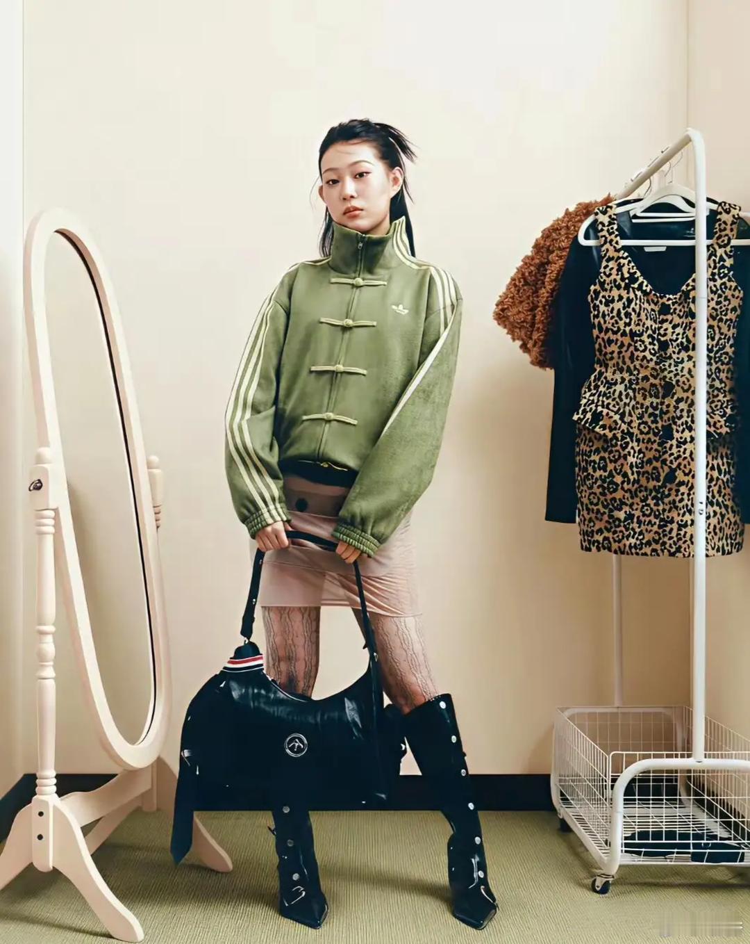 小沈阳女儿沈佳润拍杂志，完全就是大变样了呀谁说单眼皮很难看的呢。