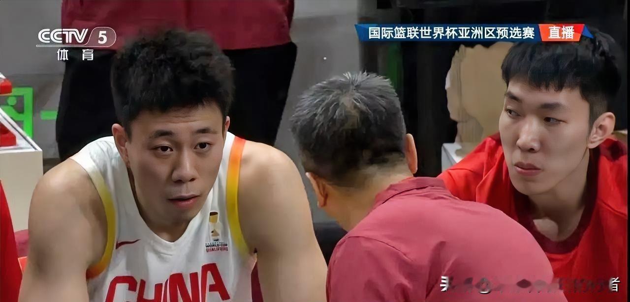 随着中国男篮再次不敌韩国男篮，2场比赛球员得分情况如下：1. 周琦：合计得到2