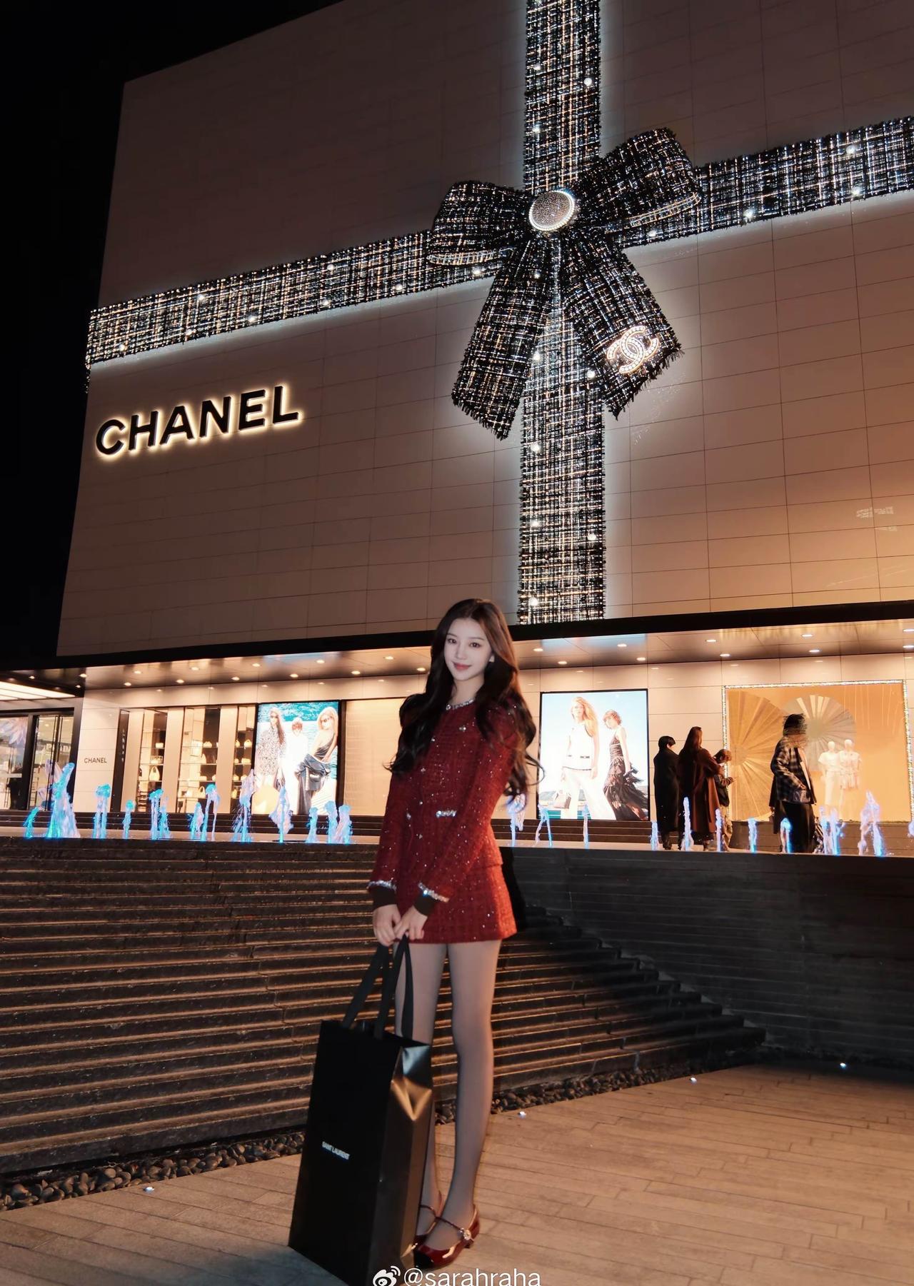 名媛的最爱，夜游香奈儿，星光璀璨的购物之旅