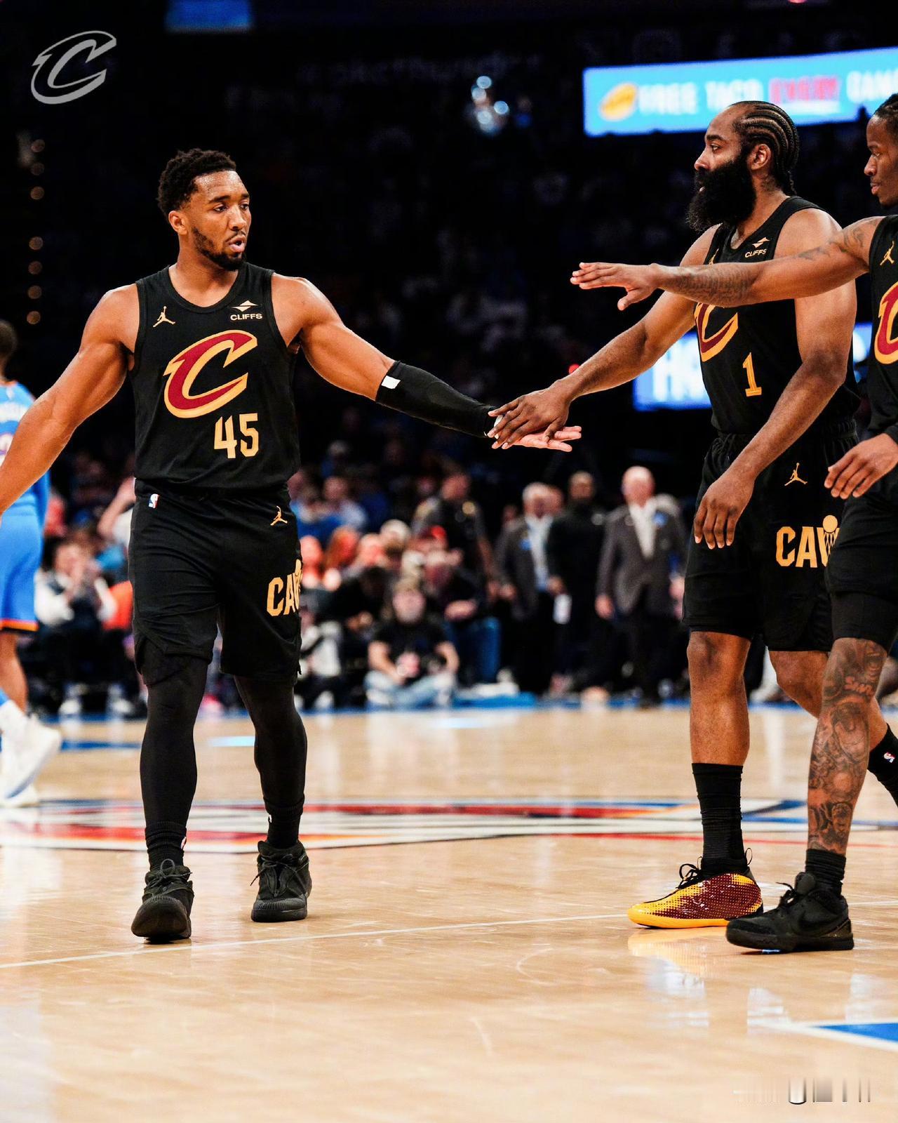 态度非常好！米切尔谈哈登：“我们赛后开了个小会。”“针对这场失利。”