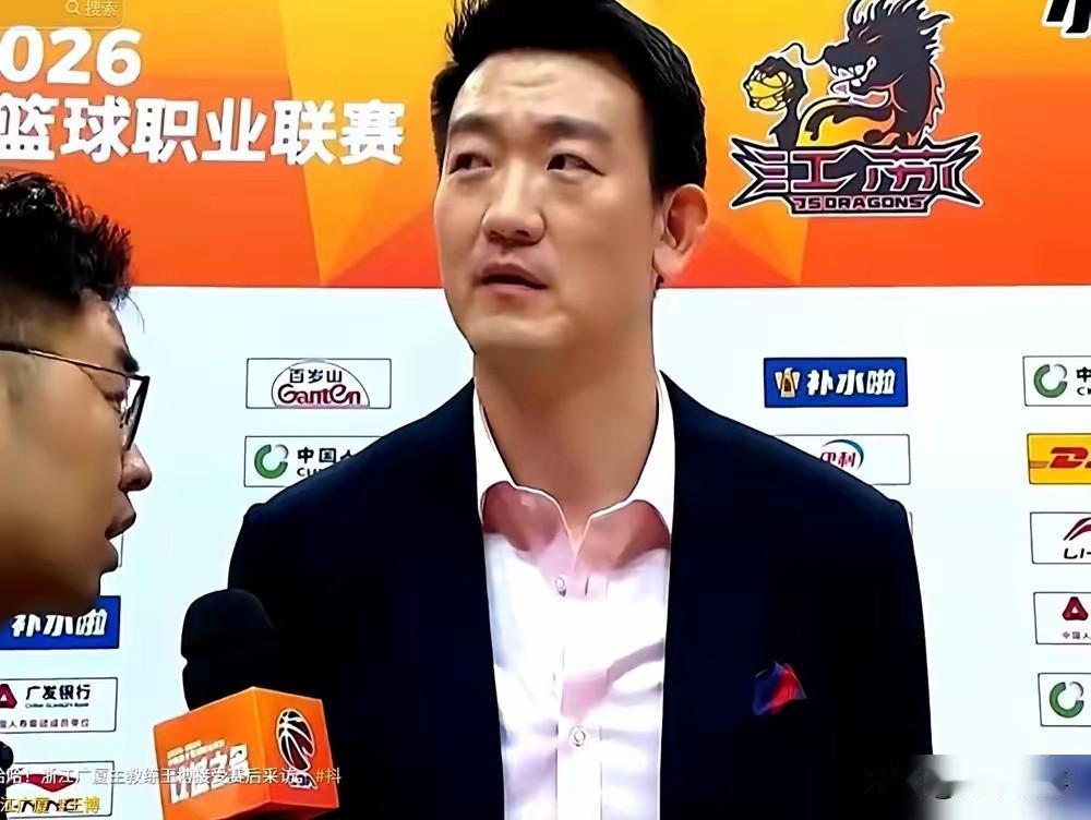 一个亿卖掉胡金秋，这桩生意到底值不值？近日广厦母公司暴出资金紧张的问题，上海队