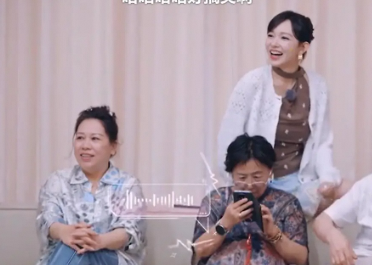虞书欣在节目中被邓传礼“打败”，人气远超黄圣依