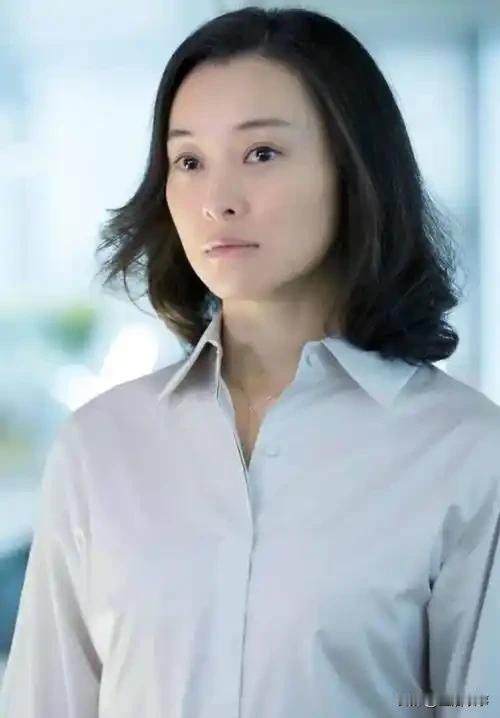 单身的老女人，都是输不起﹍﹍今天，看到50多岁的吴越，孤苦伶仃的样子，真的可