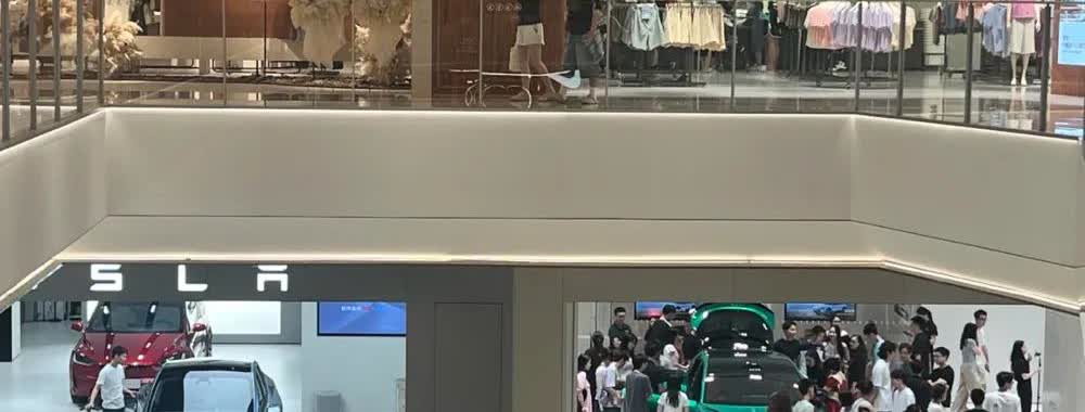 特斯拉现状真的是万人空巷鲜明对比啊。昨天刚去深业上城看了这俩车，只能说这