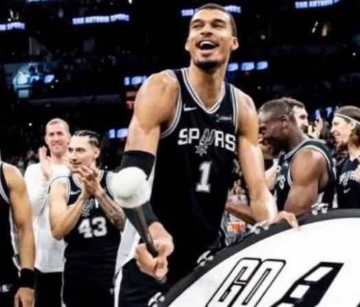 亚历山大MVP别以为稳了。文班亚马MVP榜一！近9战，25.8分12.1板4助