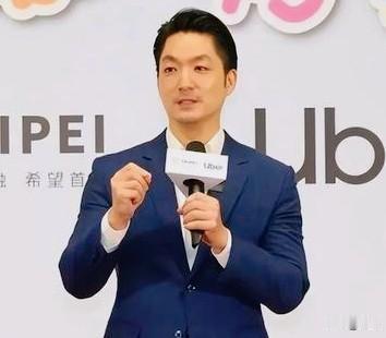 太火爆！蒋万安南下高雄站台，350米夜市走1个半小时，误了高铁！9月19日