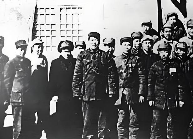 1965年，远在美国的李宗仁看报纸上登着“中国广西壮族自治区”的新闻，很疑惑的问