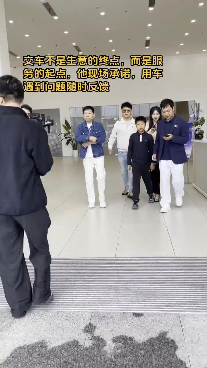 交车不是生意的终点，而是服务的起点，他现场承诺，用车遇到问题随时反馈长城汽车魏建军保定