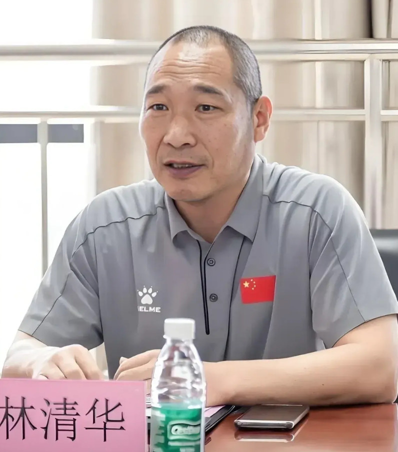 释延鲁原名林清华，他是释永信的弟子之一，10年前因为举报释永信，因祸得福，躲过一