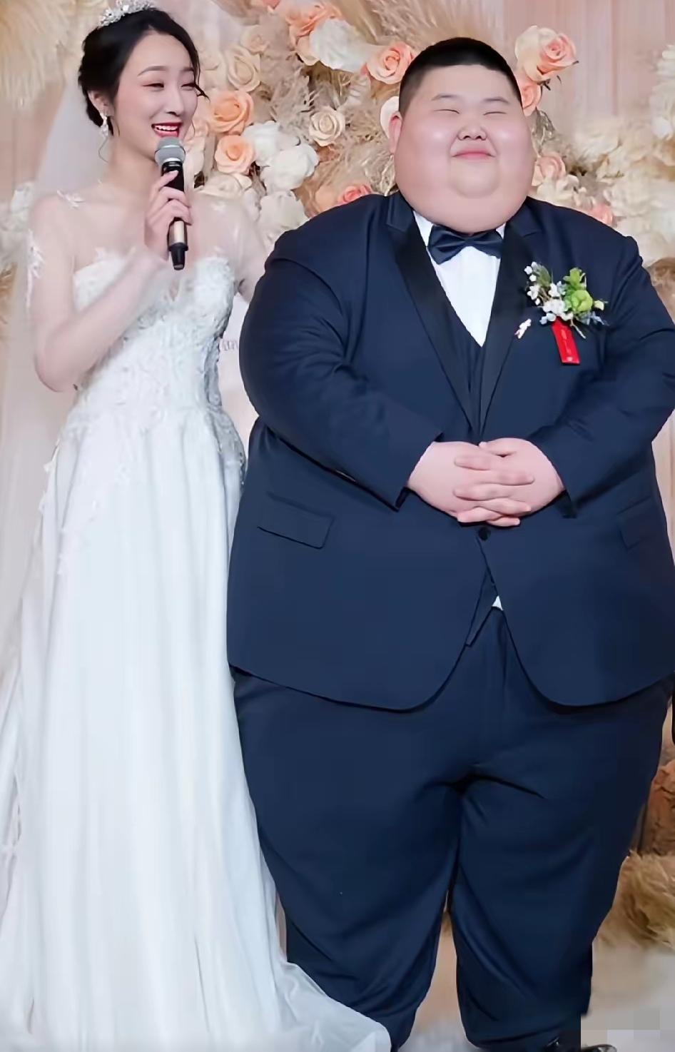 新娘:我嫁给他不是为了钱，是真心爱他，也感谢公公婆婆准备的别墅和1000万大红