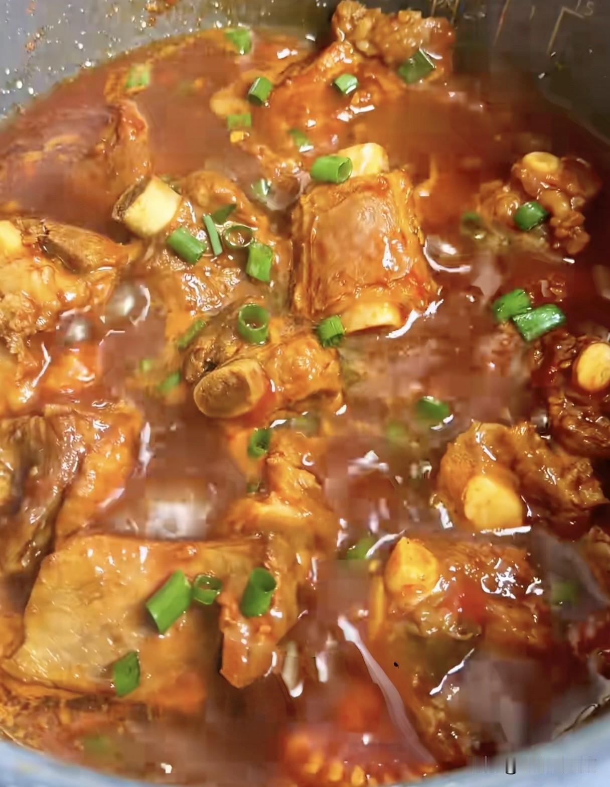 孩子不喜欢吃肉，总是挑食，就做这个番茄焖排骨。一顿吃了十几块排骨，还说吃不够。