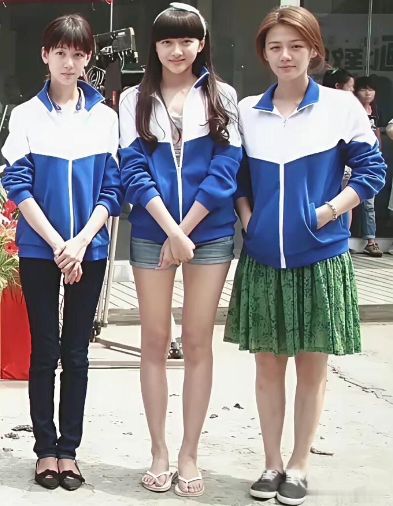 关晓彤、马思纯、陈都灵拍摄《左耳》时期的一张合影​​​