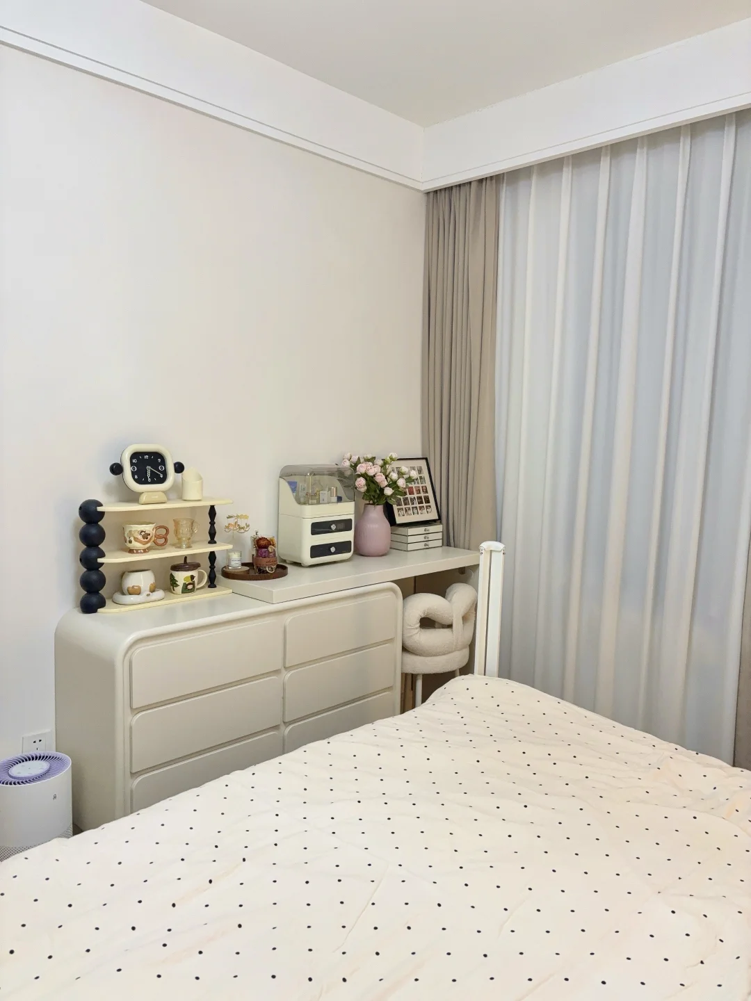 巴掌大的小卧室，这样布置显大又实用