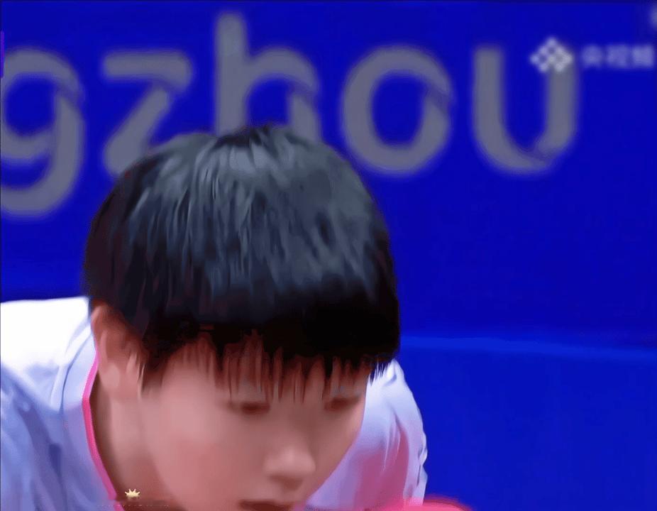 。孙颖莎这台“人形打卡机”的热度，从来不止于人气，更在于它所承载的热爱与向往：孙