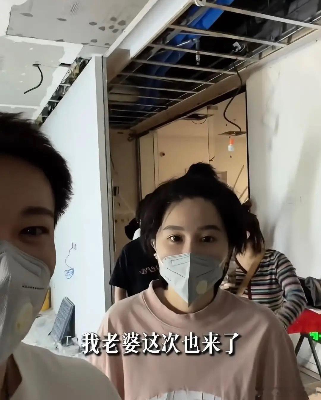 赵本山女婿在北京开新公司，球球陪老公去看装修，小陈租了一整层办公厅，又大又亮堂，