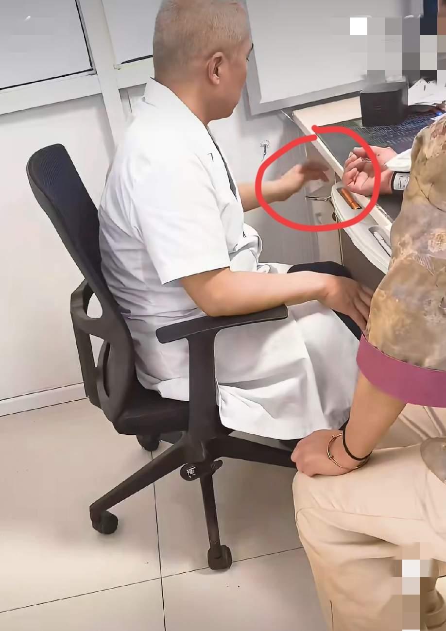 6月16号，西安灞桥区一家医院，出了个离谱到家的新闻。一男的，家里人腰腿疼、