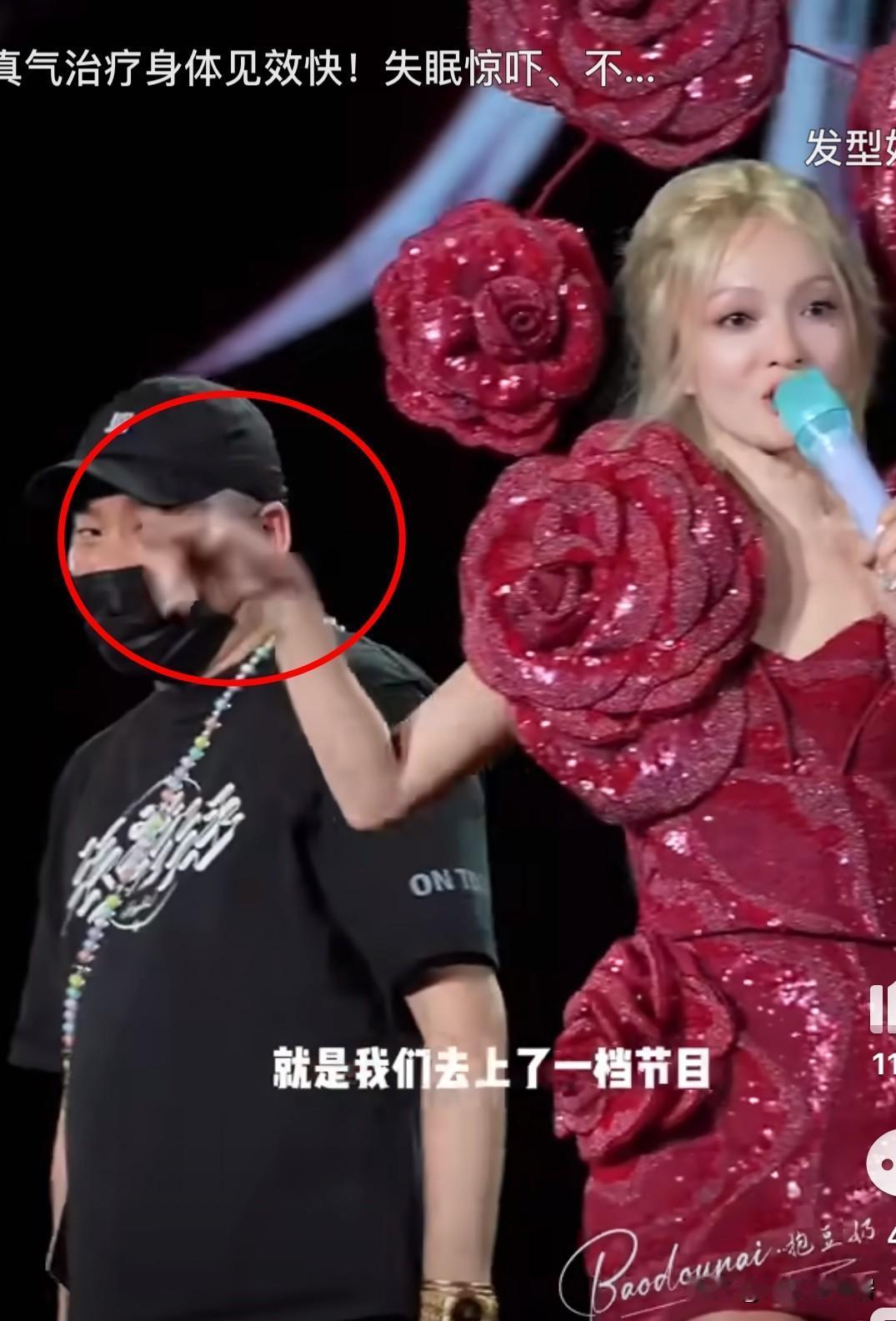 说到张韶涵不得不夸下她的造型师，真的是全网无差评，他眼神犀利，能找对张韶涵