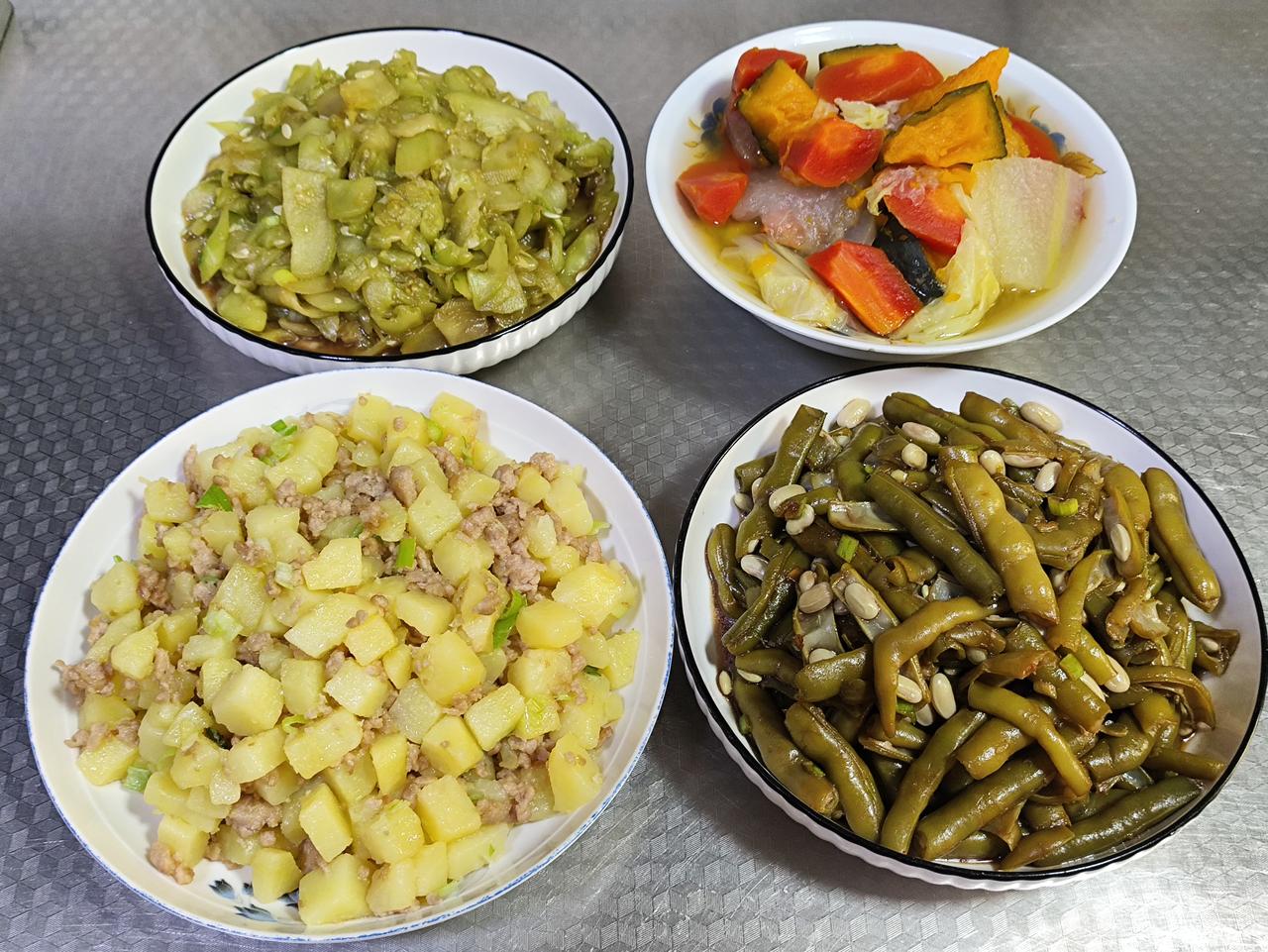 6月3日，来分享我的家常午餐啦！有鲜香四溢的肉末炒土豆丁，有清爽可口的凉拌黄瓜，