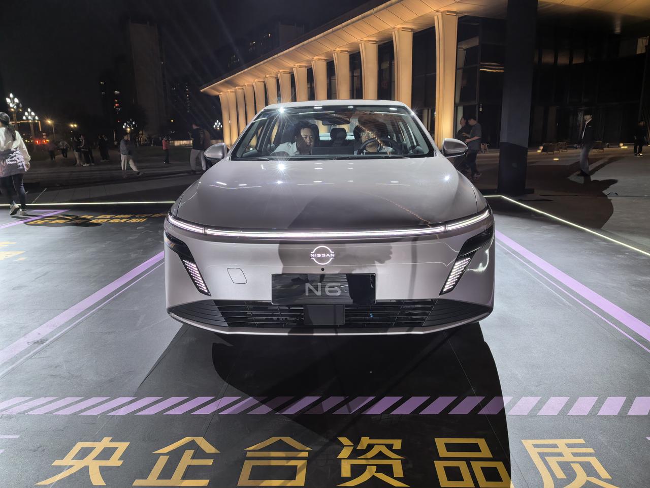 东风日产N6售9.99万～12.99万，各种优惠后9.19万起天呀，合资下场