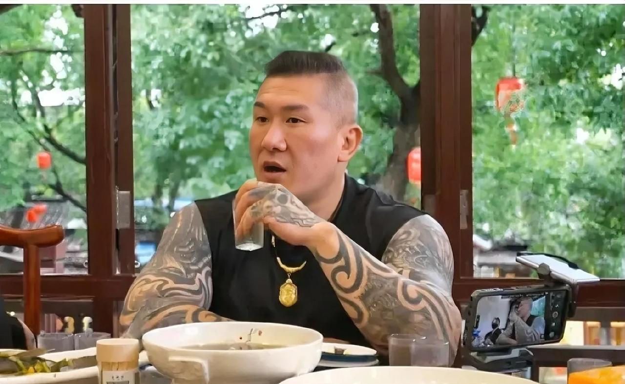 网红“馆长”被灵魂拷问，请问你是哪国人？台湾网红“馆长”陈之汉本月10日正式踏