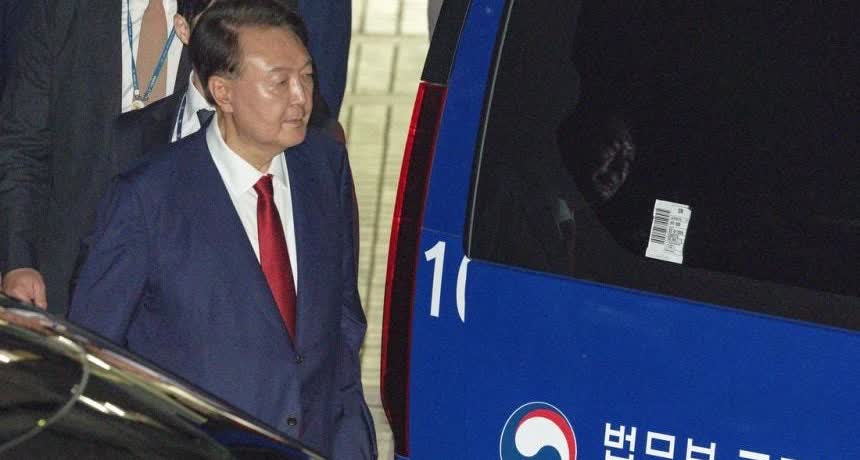 正在调查前总统尹锡烈内部叛乱及外汇交易等案件的特别检察官赵恩硕，于19日以妨碍特