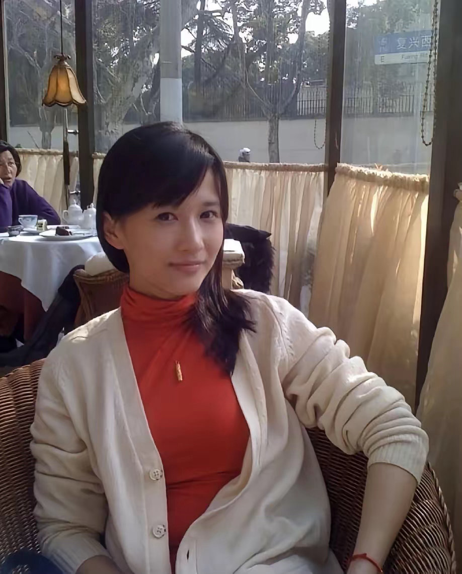 查了一下papi酱的经历，我直接服气了。