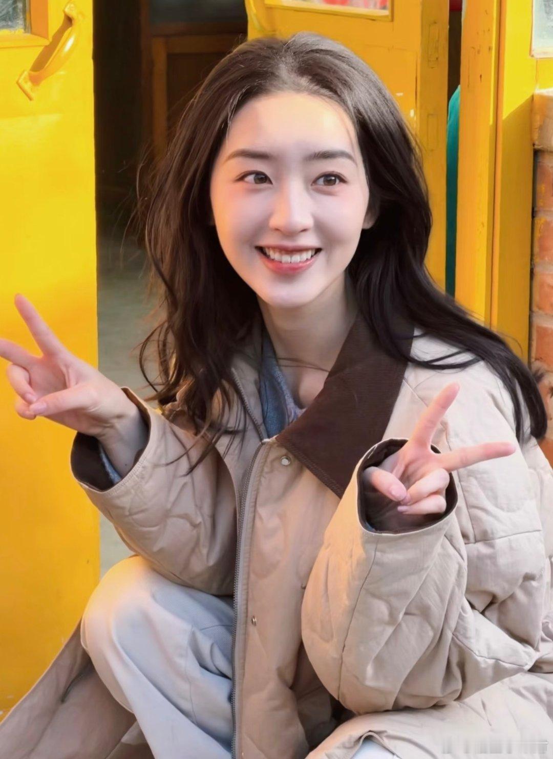 邓恩熙分享的一组日常～“刮大风降温啦💨要老老实实开始穿秋裤了🥶以及最近迷恋上