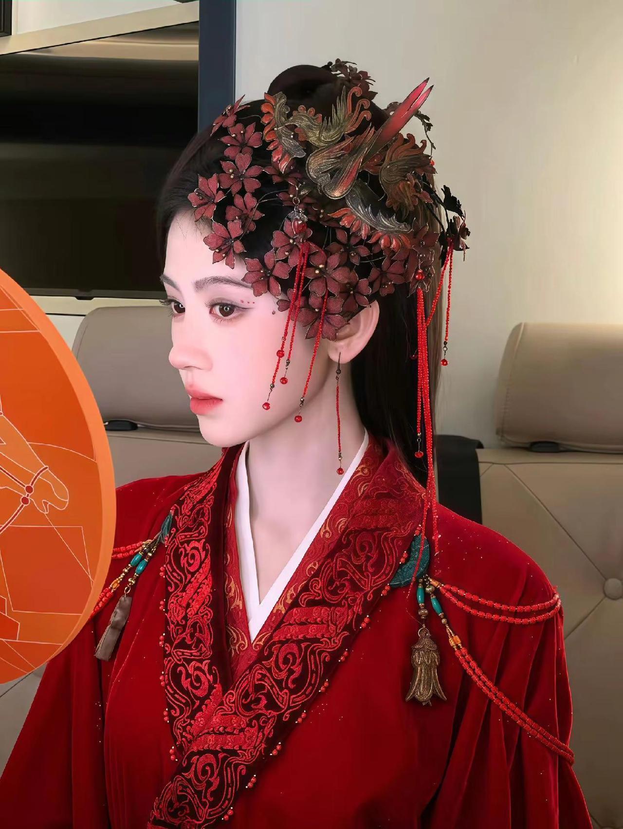 一袭红裙！姐姐好美