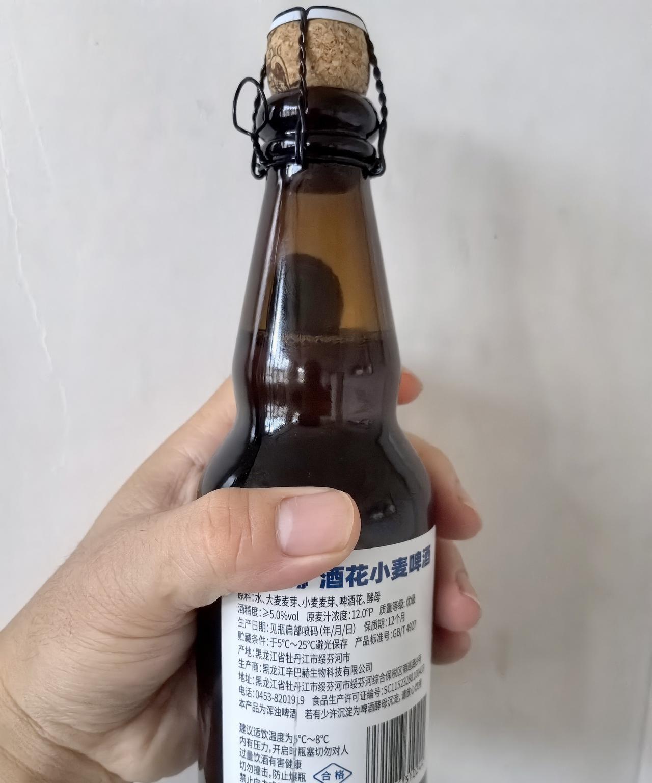 这是我喝过最贵的啤酒了！假期几个同学聚会，其中一位带了一箱啤酒，快散场的时候，