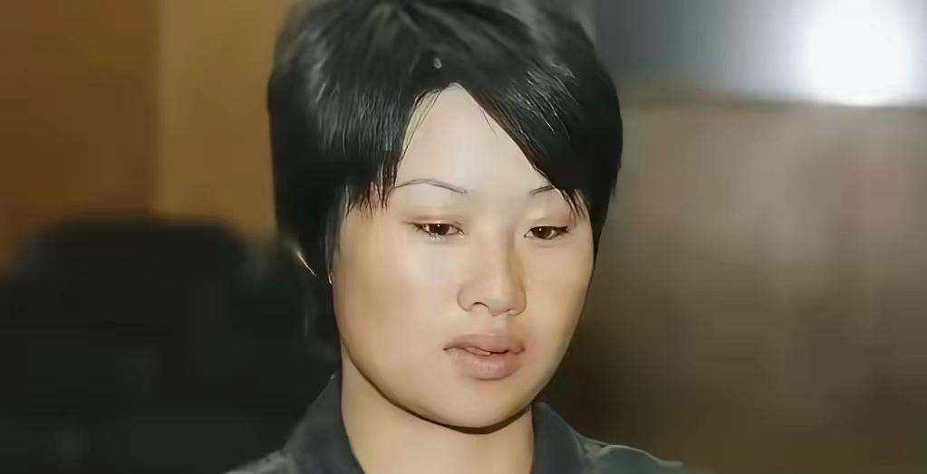 2003年9月10日凌晨，北京某饭店女服务员宿舍内，19岁的服务员吴金艳用一把水