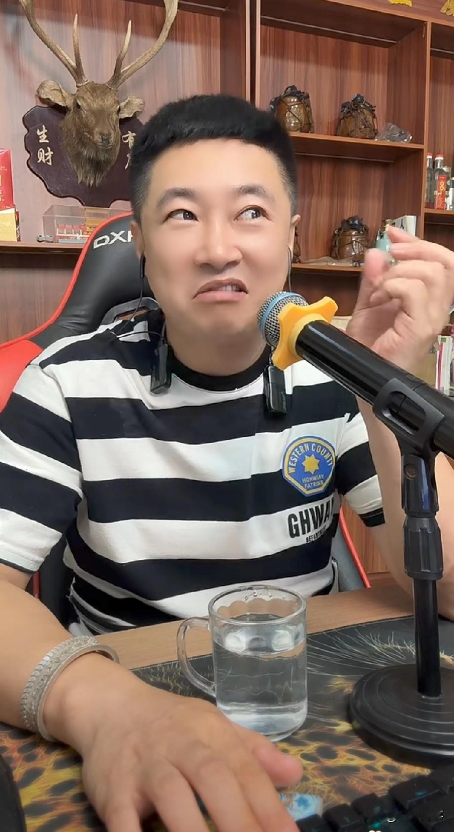 九天回应被二驴认可，说明我一个八卦主播还是比较合格的，超级大网红能在直播间提我一