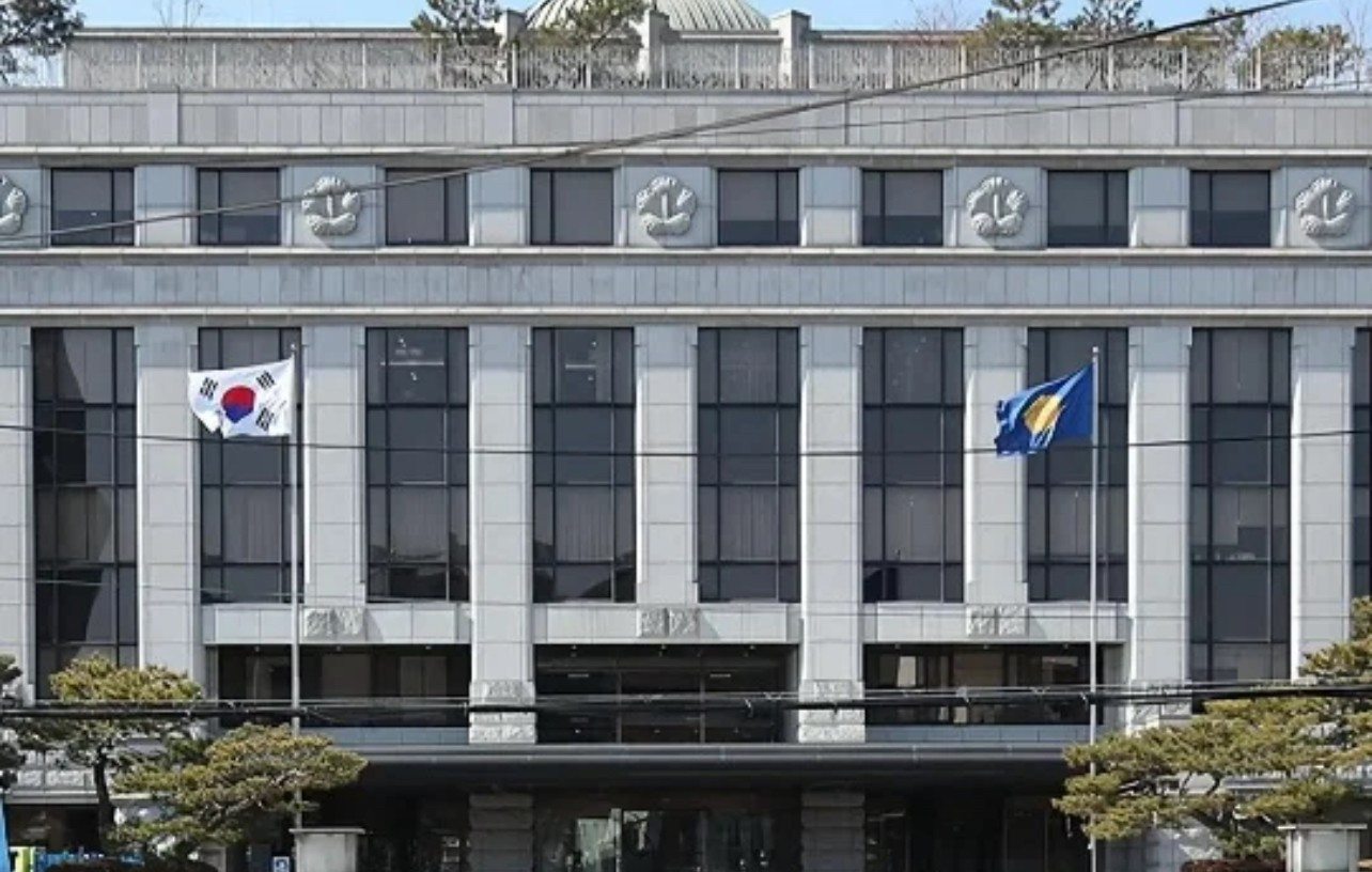 法院推迟审理李在明案这简直是晴天霹雳！韩国政坛炸开了锅，