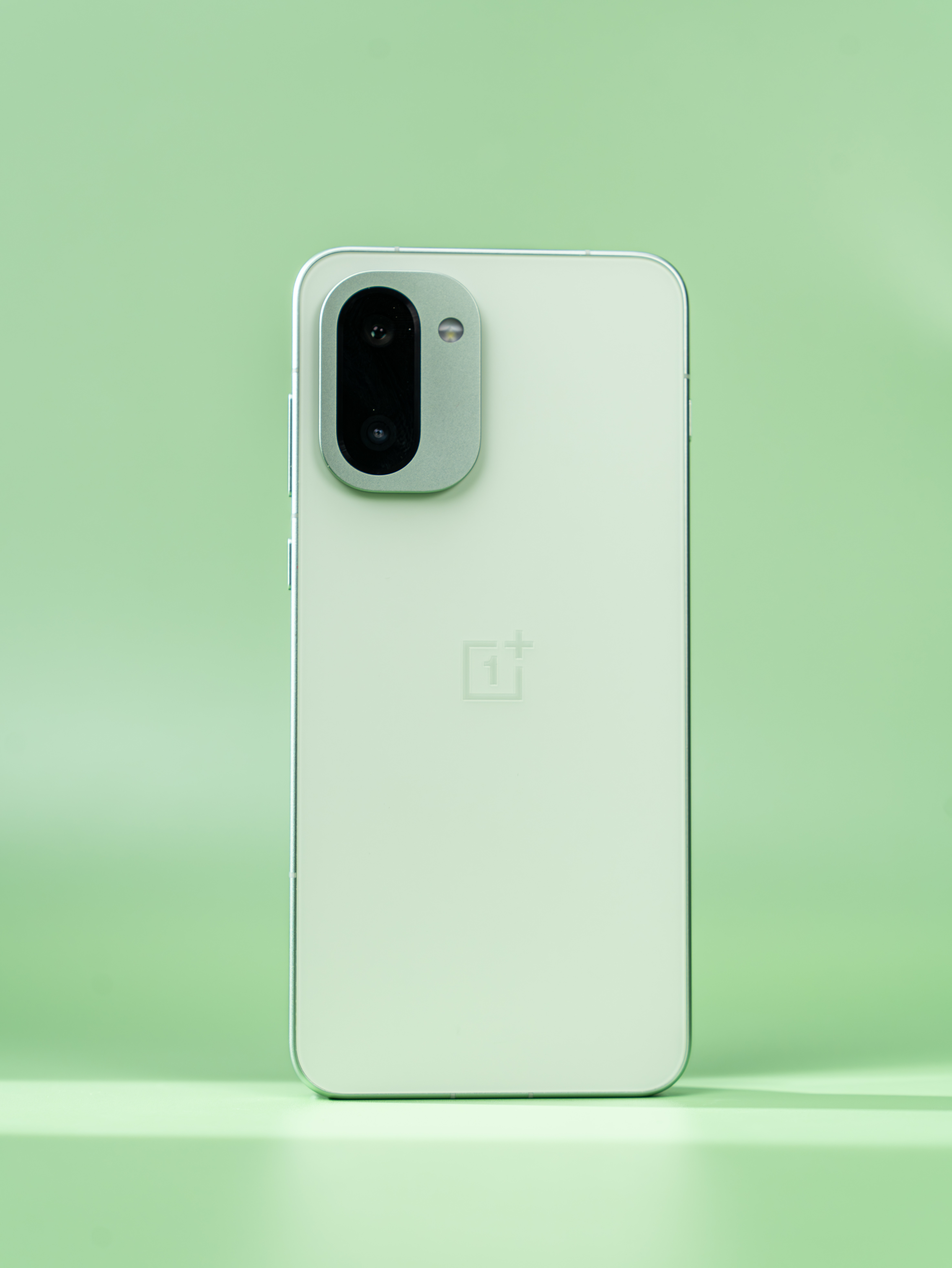 【鸭哥试玩】第560件：兄弟们，电竞手机现在真是卷上天了！一加Ace6T价格亲