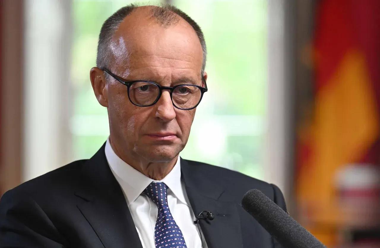 欧美激烈交锋之际，中国送上救命稻草，特朗普态度180度大转弯这场交锋的火药