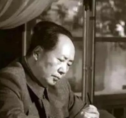 “再大的官也给我拉出去枪毙！”毛主席一声断喝，吓得在场人员不寒而栗，那人更是浑身