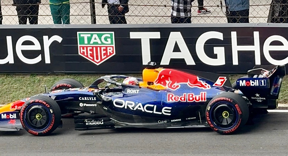 F1中国大奖赛看似平淡很多车队尚在适应新规调整中1.梅奔一如既往的冠军相2.