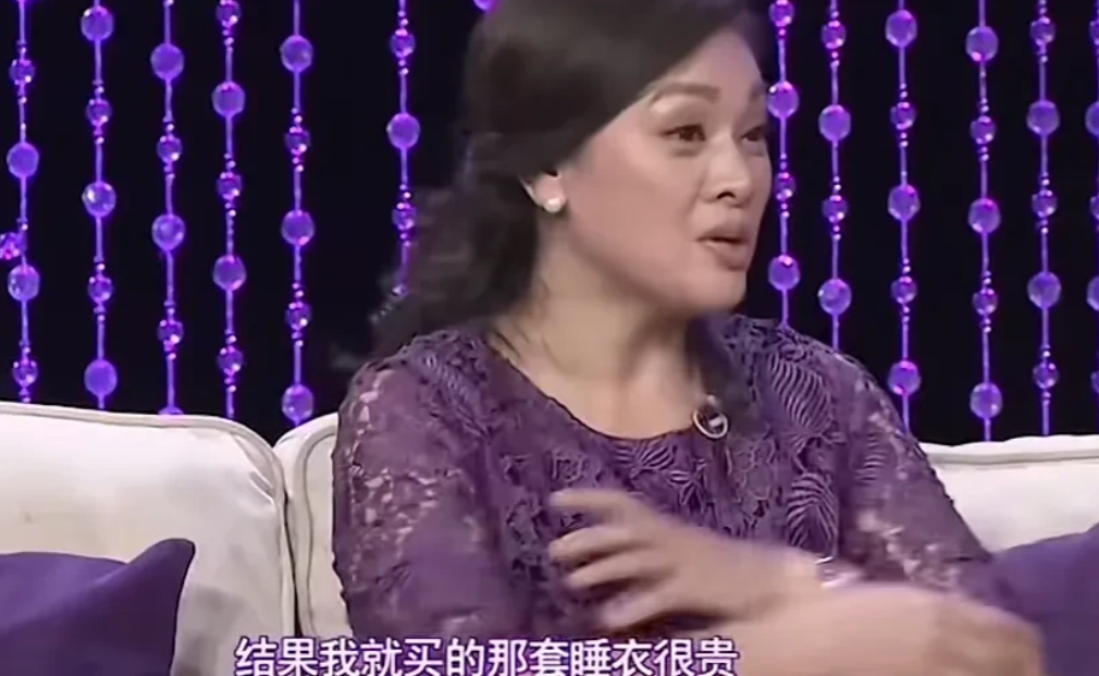 演员史可聊起刘威，笑着说：“刘威那嘴啊，真是损得不行。当年我在美国买了条睡裙，纯