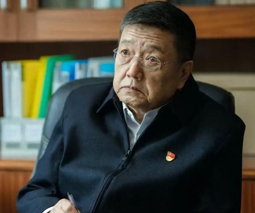 秦焰去世前就医曾被偶遇！原来秦焰身体早就不适了，两个月前就有预兆，而他一直在