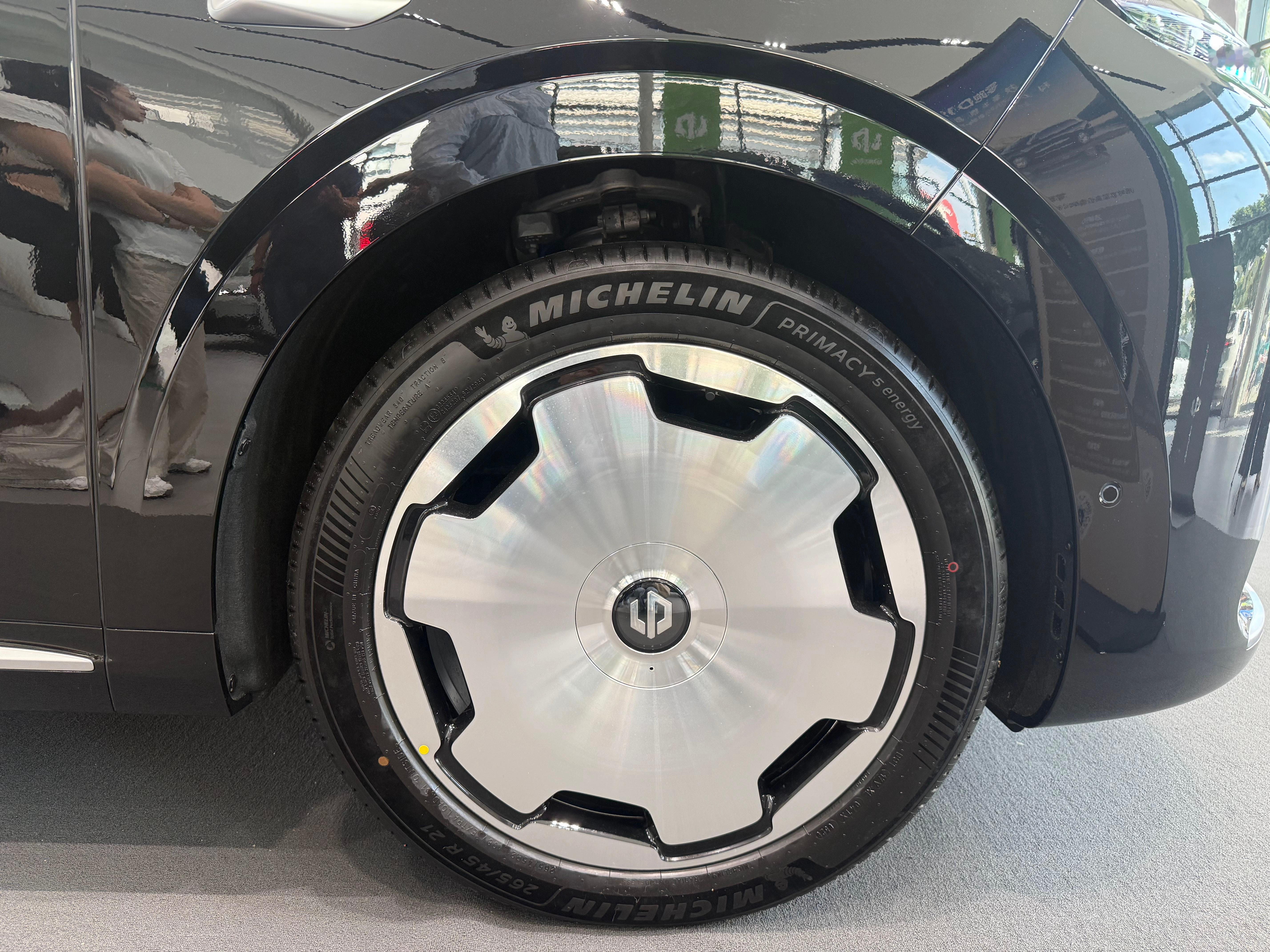 【上市首个周末探店零跑D19：纯电增程销量各占一半】零跑的性价比在业内向来有口皆