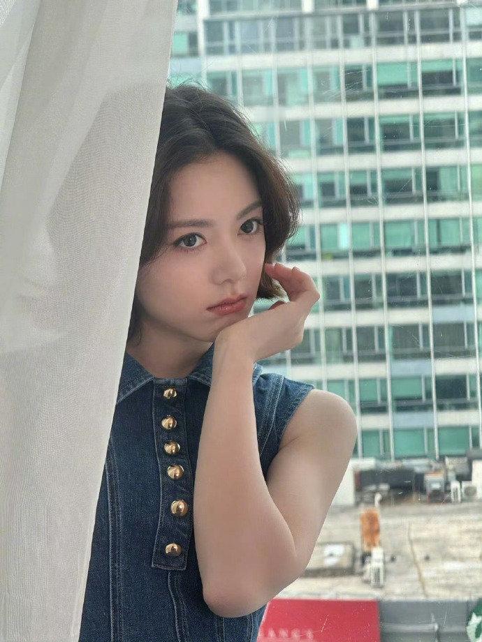 赵今麦小聂总登场赵今麦黑大衣短发超级A赵今麦小聂总登场，谁懂这个黑大衣短发超级