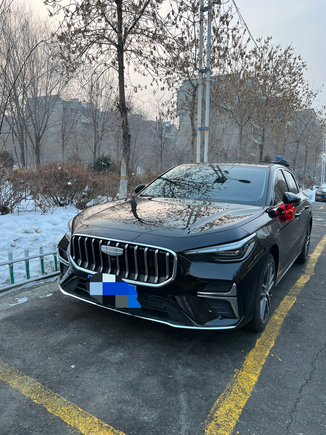 新款第五代帝豪比普通轿车要宽很多新车油耗蛮高的11个油不知道是因为新城的缘